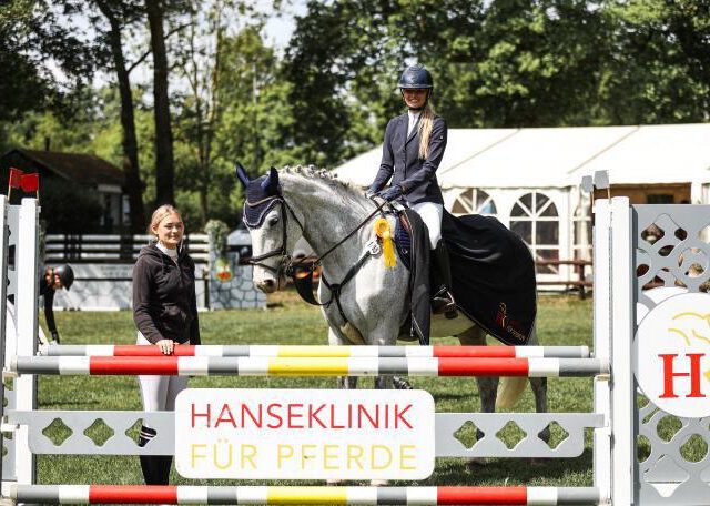 Engagement für den Reitsport: Hanseklinik fördert regionale Turniere